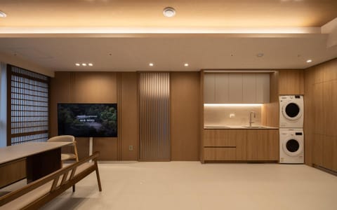 Communal lounge/ TV room, TV and multimedia, Kitchen or kitchenette, washing machine, dryer