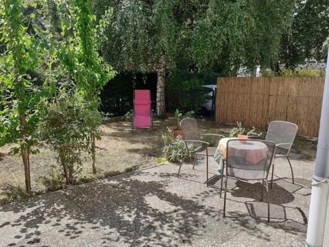 Patio, Garden view