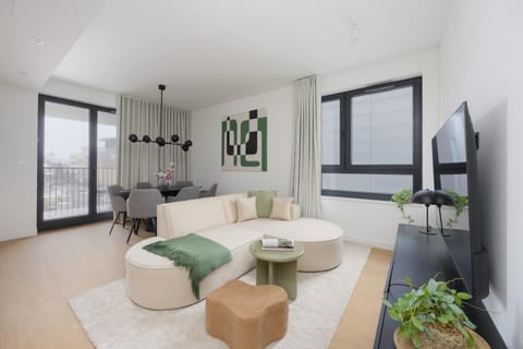 TV and multimedia, Living room, Seating area, Evening entertainment