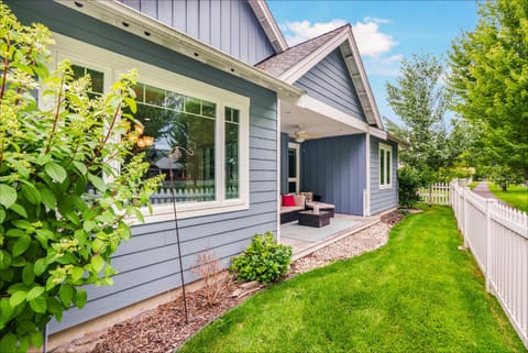 Schweitzer Dover Bay – Ski Lake Dine House in Dover