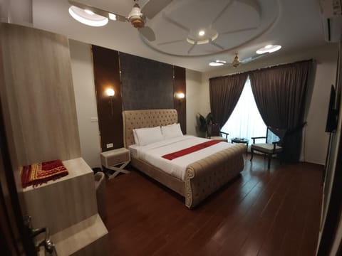 Bed, Coffee/tea facilities, Bedroom, wardrobe, air conditioner