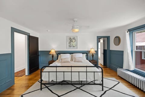 Photo of the whole room, Bedroom