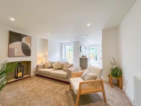 Living room, Photo of the whole room, Seating area, internet