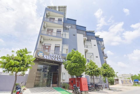 Property building, Day, Parking