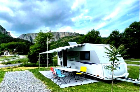 Property building, Patio, Day, Natural landscape, Mountain view