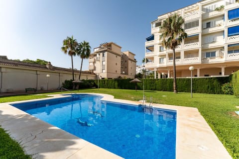Property building, Garden, Swimming pool, Swimming pool