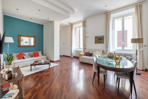 Living room, Seating area, Dining area