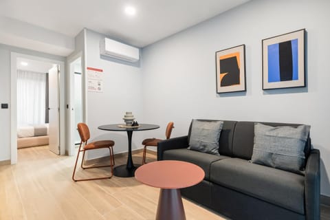 Seating area, Dining area, air conditioner