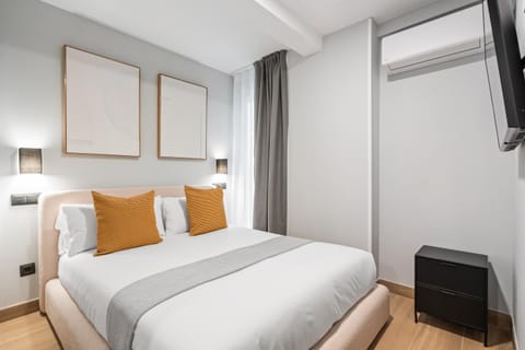 Bed, TV and multimedia, Photo of the whole room, Bedroom, air conditioner