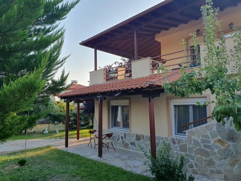 Property building, Day, Garden