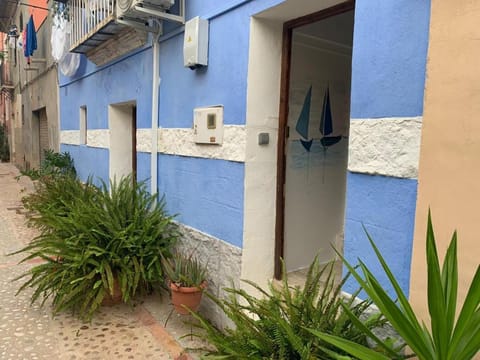 Tiny benedenwoning met SUP, 3 min van zee Apartment in Villajoyosa