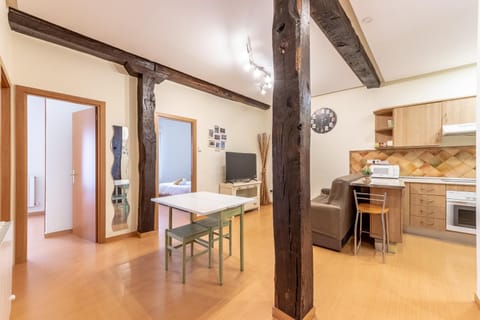 Kitchen or kitchenette, Dining area, oven, stove