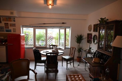 Vintage Soul, Green Vibes, Heart of the City Apartment in Ixelles