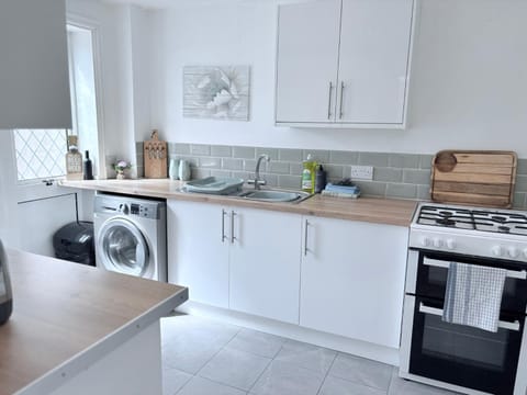 Kitchen or kitchenette, oven, stove, toaster, washing machine
