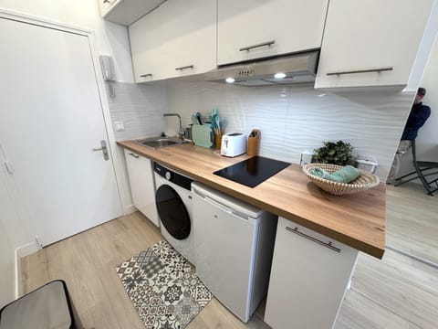 Kitchen or kitchenette, stove