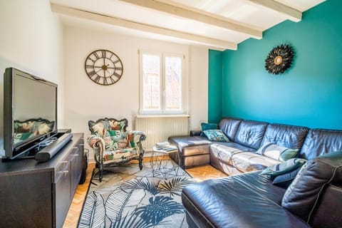 Communal lounge/ TV room, TV and multimedia, Living room, Seating area