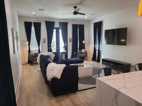 Immaculate Superdome Home Parking Yard TVs Ensuite House in New Orleans