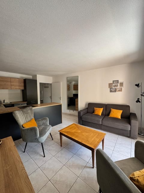 Kitchen or kitchenette, Living room, Seating area