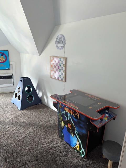 Game Room, Game Room