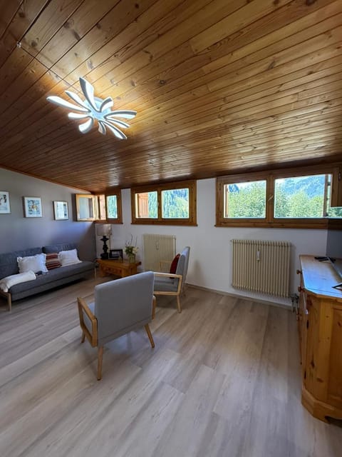 Appartamento DOLOMITES con BOX privato Apartment in Canazei