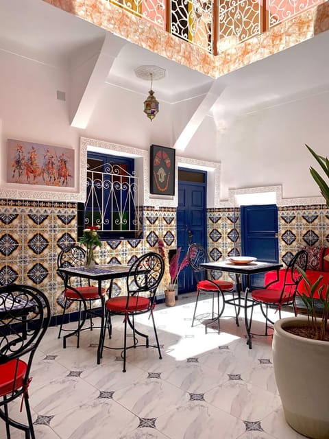 Seating area, Dining area