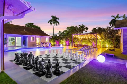 Luxury Villa Serena Heated Pool 15 min to Beach House in Golden Glades