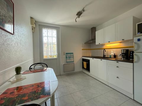 Cosy one bedroom flat with terrace Apartment in Dinard