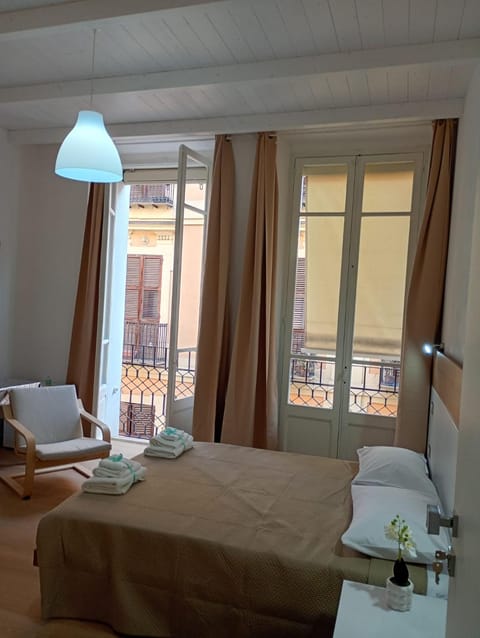 WHITE MOON CAGLIARI via Dettori 5 Centro Apartment in Cagliari