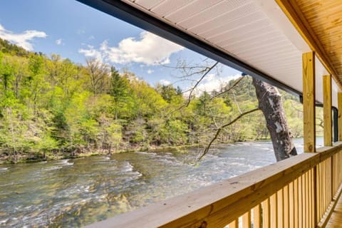 River Escape River Front Cabin Cabin in Tennessee