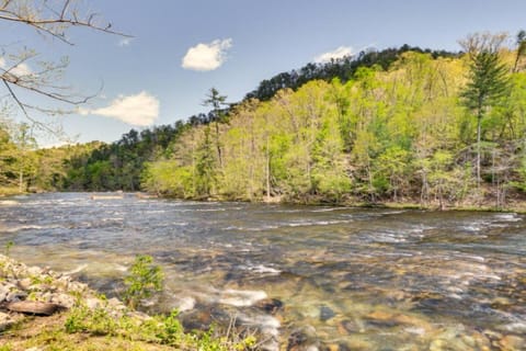 River Escape River Front Cabin Cabin in Tennessee