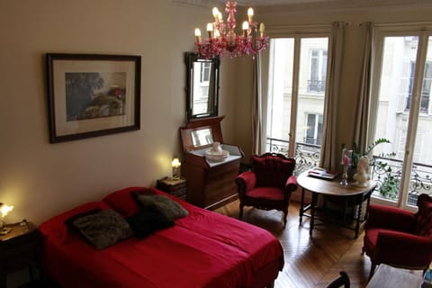 Day, Photo of the whole room