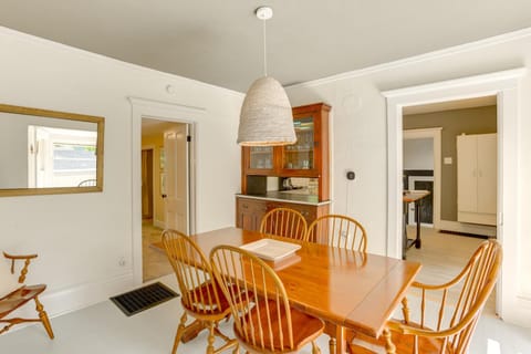 Home Close to Downtown Frankfort, Walk to Beach! House in Frankfort