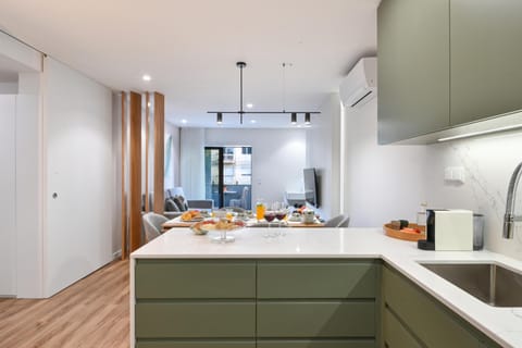 Coffee/tea facilities, Kitchen or kitchenette, Dining area