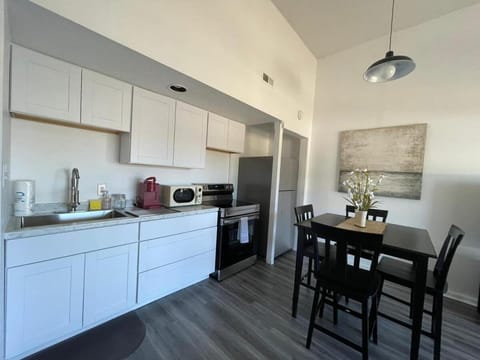 LR Little River lovely 1 bedroom condo with pool House in Little River