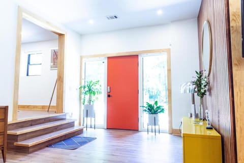 MCM Garden Apartment & Urban Oasis Apartment in Decatur