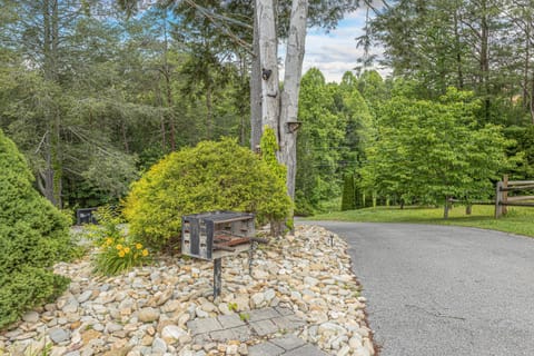 Almost Bearadise by American Patriot Getaways House in Pigeon Forge