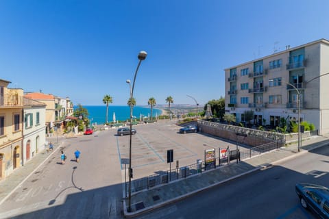 City view, Sea view, Street view, Parking