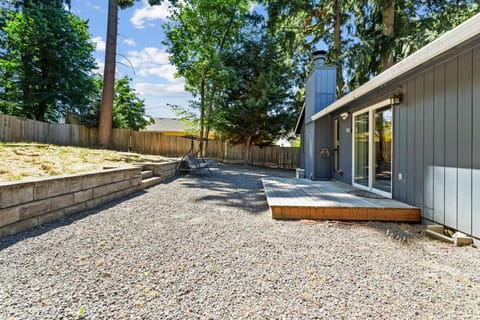 Tualitin Retreat Big Backyard House in Clackamas County