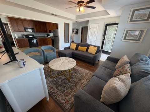 Spacious 3BR Home Sleeps 12 Near Valdosta House in Georgia