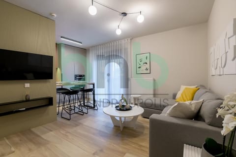 TV and multimedia, Kitchen or kitchenette, Living room, Seating area, Dining area