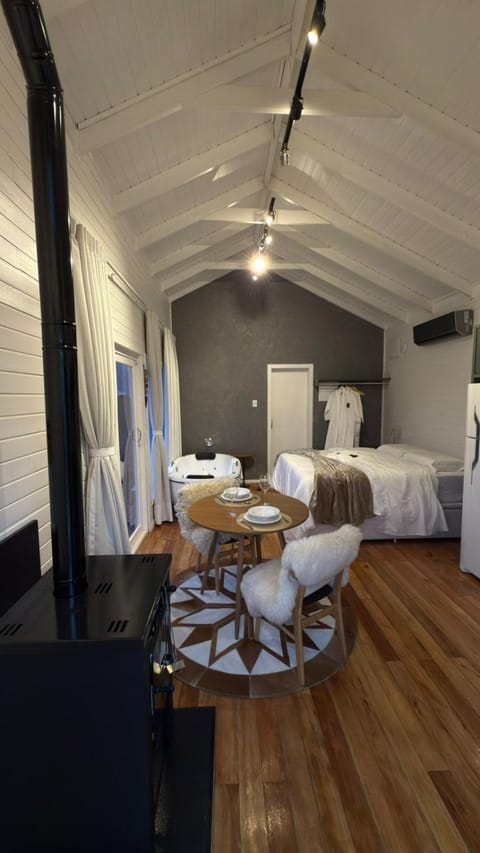 Bed, Photo of the whole room, Dining area