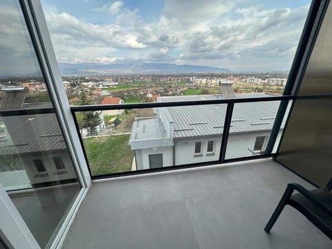 Luxury Jacuzzi Apartment City View Free Parking Apartment in Skopje