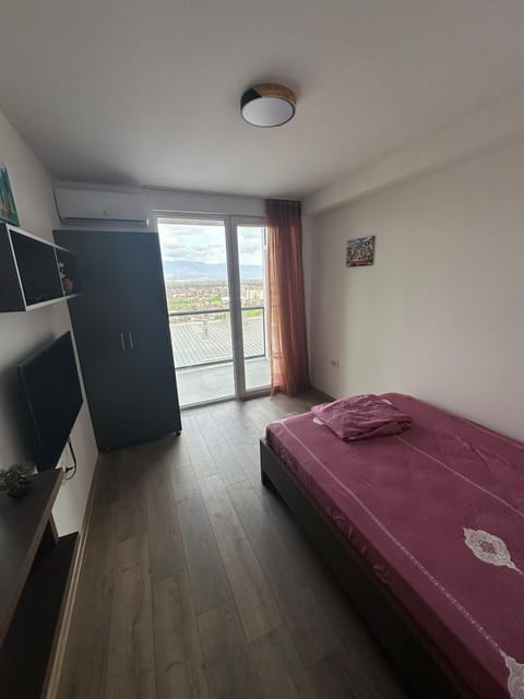 Luxury Jacuzzi Apartment City View Free Parking Apartment in Skopje