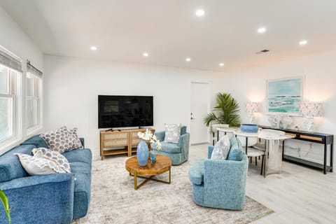 7 Mi Huntington Beach Family Home with Patio! House in Midway City