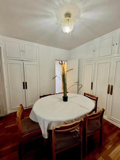 Grand Appartement Tour Eiffel Place Barcelone Apartment in Paris