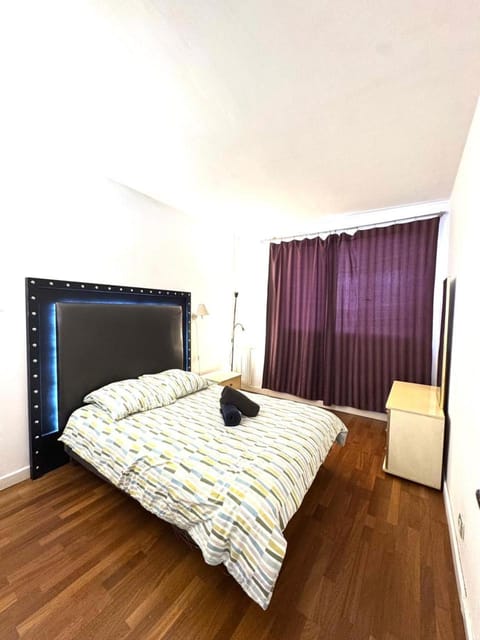 Grand Appartement Tour Eiffel Place Barcelone Apartment in Paris