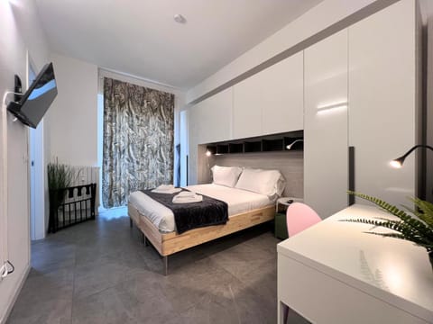 Bed, TV and multimedia, Bedroom, wardrobe