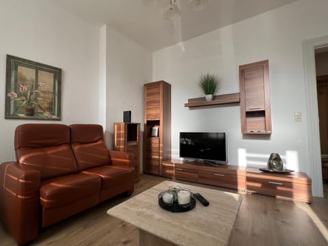 Communal lounge/ TV room, TV and multimedia, Living room, Photo of the whole room, Seating area, Evening entertainment