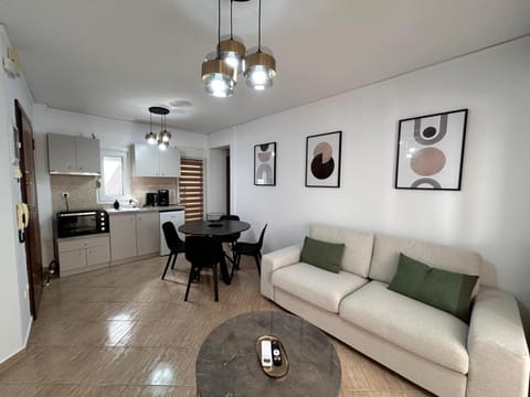 Kitchen or kitchenette, Living room, Seating area, Dining area, stove