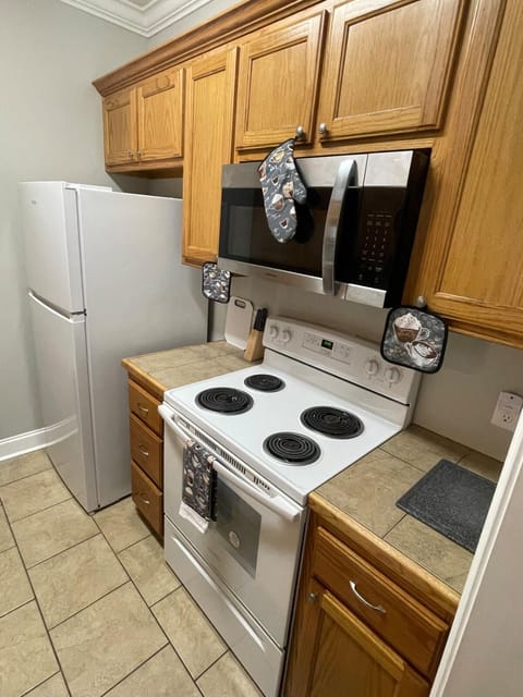 Cozy Stay Near Dow, Golf, & LSU Apartment in Mississippi